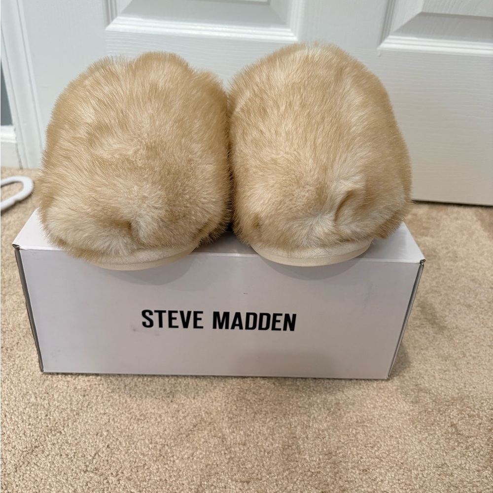 Steve Madden Poof Natural Faux Fur Slippers – Size 9 – New With Box
